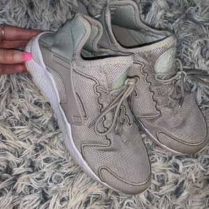 Women’s shoes